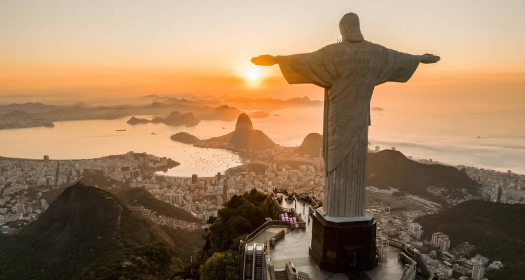 Tecnologia domina réveillon de Copacabana 2026 com show de 1.200 drones e segurança em tempo real - Imagem do artigo original