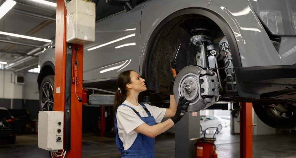 Chiado nos freios: saiba por que ocorre e quando procurar a oficina - Imagem do artigo original