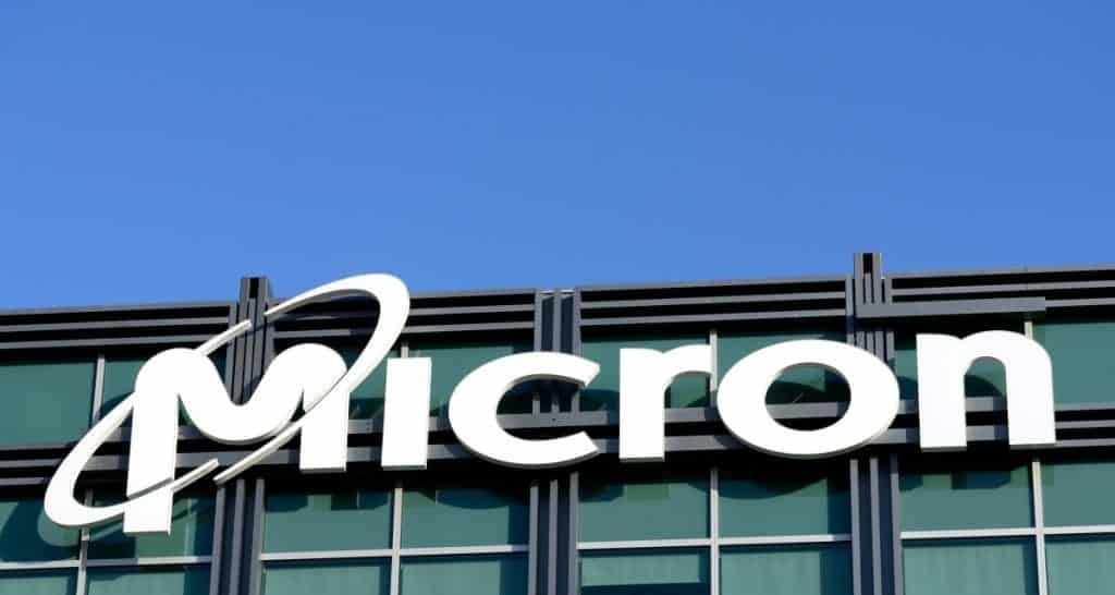 Demanda por IA provoca falta de chips de memória, mas fabricantes mantêm freio nos investimentos - Imagem do artigo original