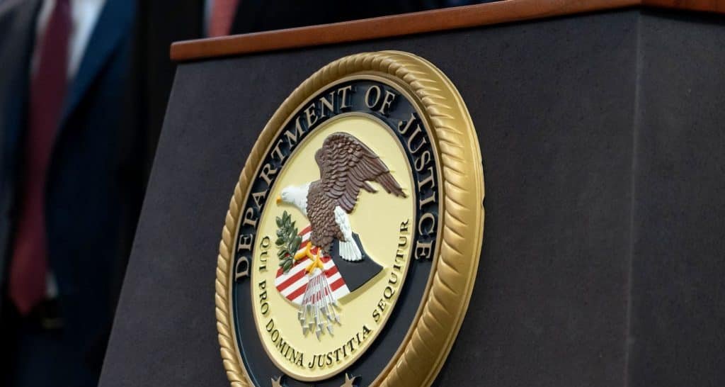 Deputado pede que Congresso investigue pressão do Departamento de Justiça para excluir apps que rastreavam agentes do ICE - Imagem do artigo original