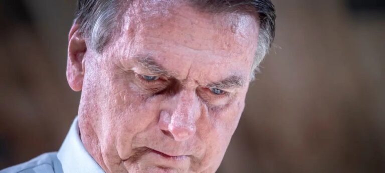 Defesa prepara novo pedido de prisão domiciliar para Bolsonaro após internação na UTI