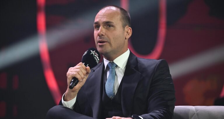 Eduardo Bolsonaro pede lei mais rígida para atuação de ONGs estrangeiras no Brasil