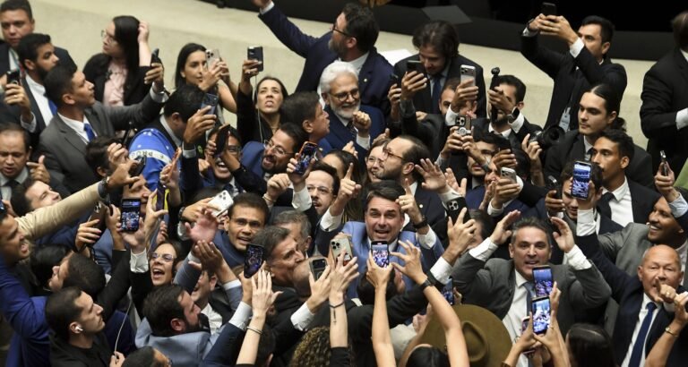 Suspensão da Lei da Dosimetria pelo STF acirra disputa entre oposição e base governista