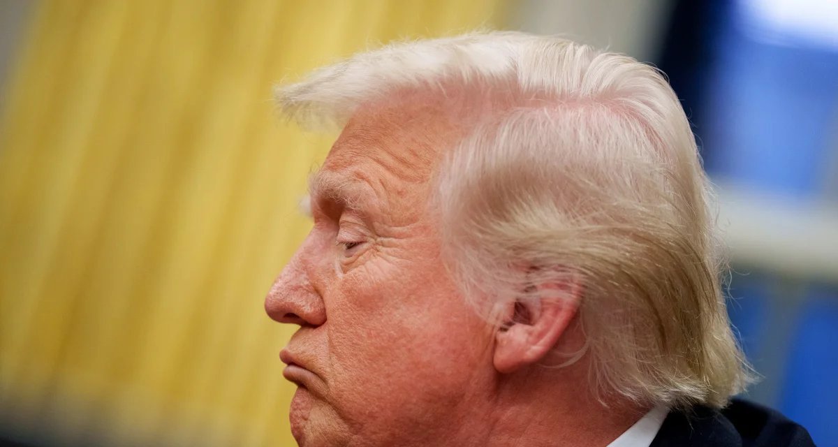 Trump desiste de tarifa de 20% no Estreito de Ormuz e aposta em acordos de investimento - Imagem do artigo