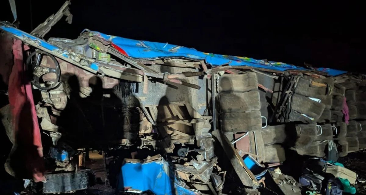 Acidente com ônibus escolar mata 20 crianças e um adulto em Uganda - Imagem do artigo