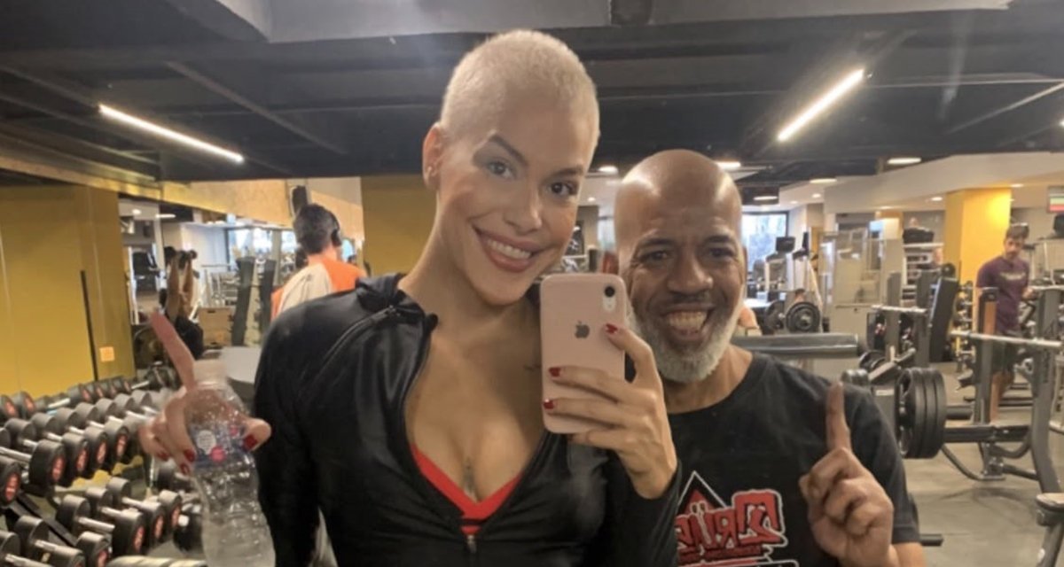 Paulistana descobre tumor de mama de 9,5 cm aos 35 anos e supera doença com tratamento personalizado - Imagem do artigo