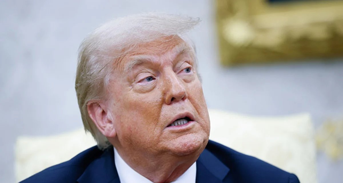 Trump foi transferido em caminhão de suprimentos para embarcar em voo sigiloso após ameaça do Irã, diz jornal - Imagem do artigo