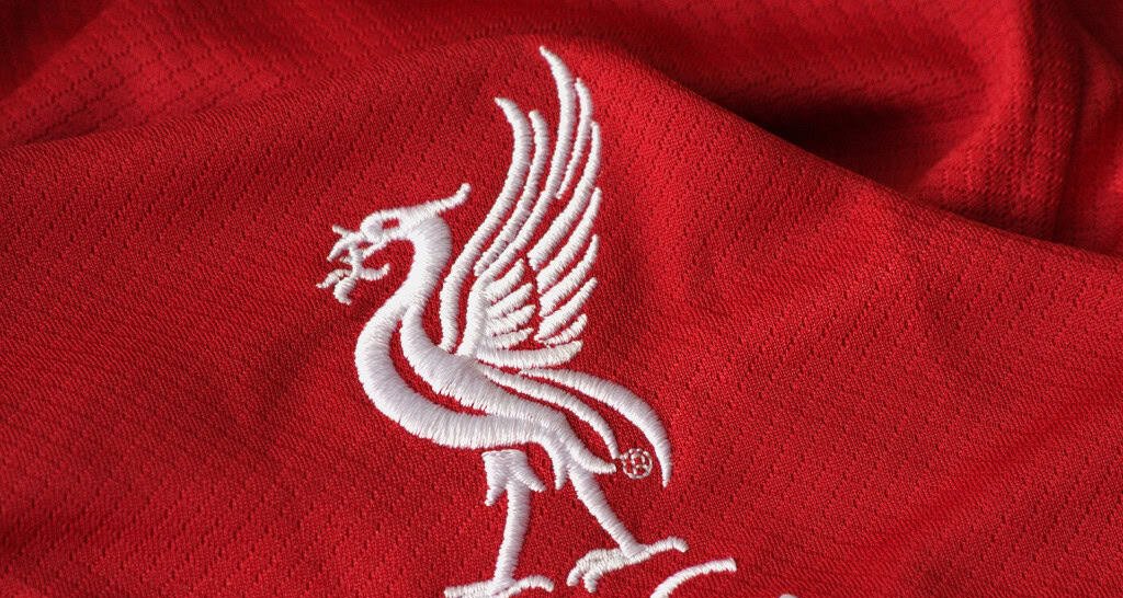 Jeff Bezos e Eduardo Saverin negociam compra de 30% do Liverpool - Imagem do artigo original
