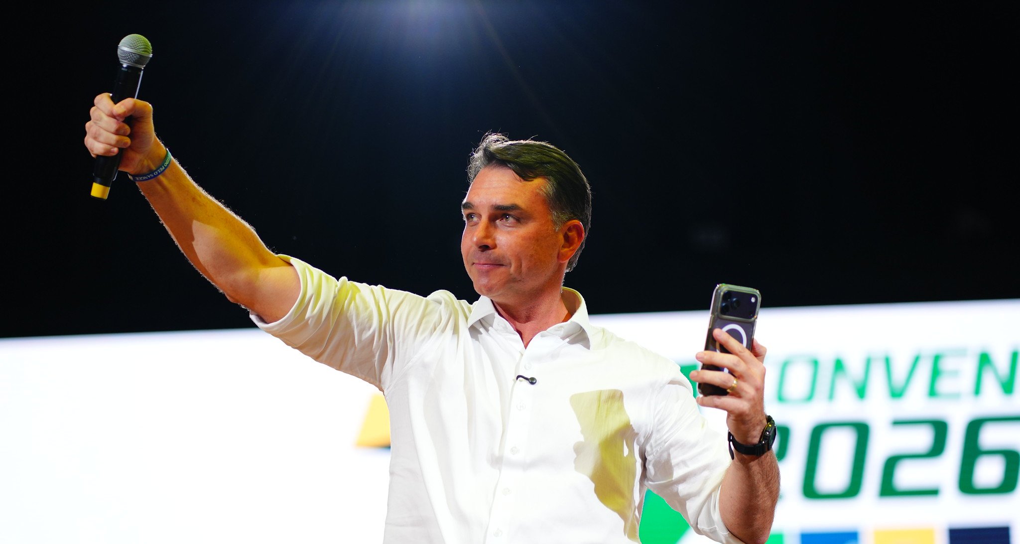 Flávio Bolsonaro busca manter coesão da direita mineira apesar de duas candidaturas ao governo - Imagem do artigo