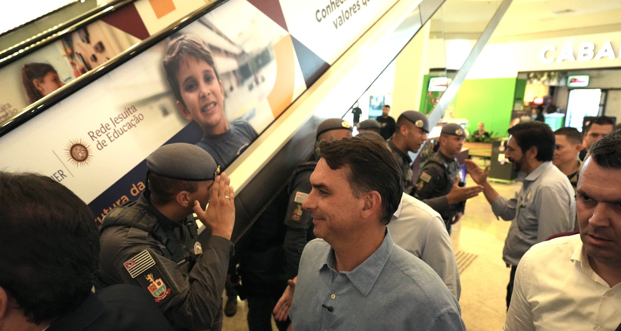Flávio Bolsonaro cita modelo Bukele e coloca linha dura contra o crime no centro da campanha - Imagem do artigo