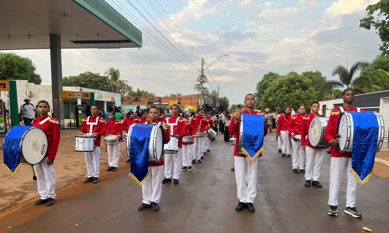 Colégio Cívico Militar Dom Alano reúne 300 alunos em desfile de 7 de Setembro - Imagem do artigo
